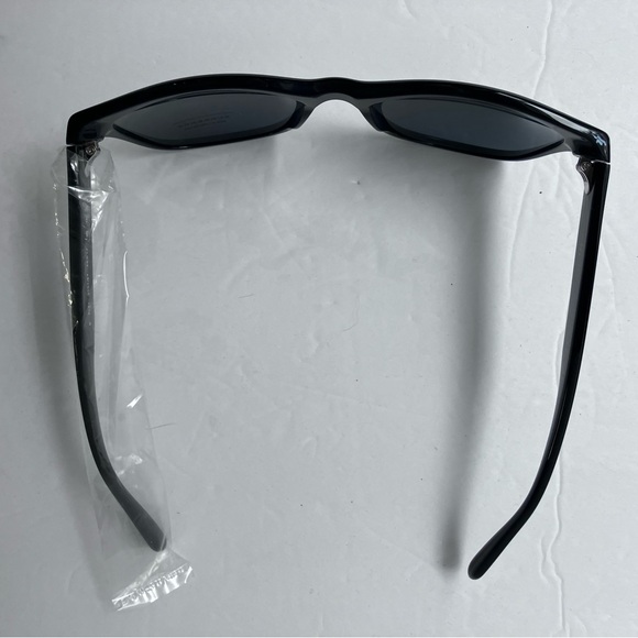 Burberry Sunglasses New with Case - Picture 11 of 16